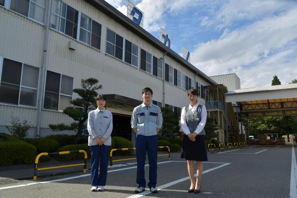 左から下澤沙織さん、中央は伊藤慶彦さん、右は森田貴子さん