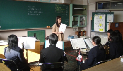 中学校での器楽講習