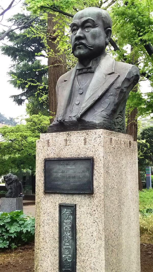 伊澤修二先生(胸像)
