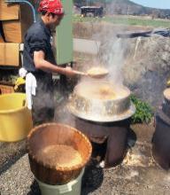 味噌造り風景1(写真)