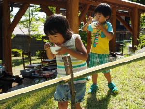 夏の休日の楽しみ！流しそうめん