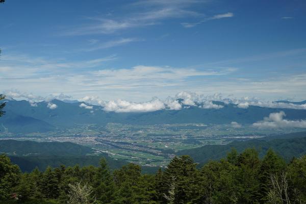 鹿嶺高原から望む伊那谷