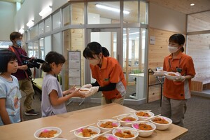 配食の様子