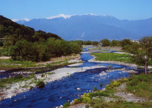 三峰川から中央アルプスを望む