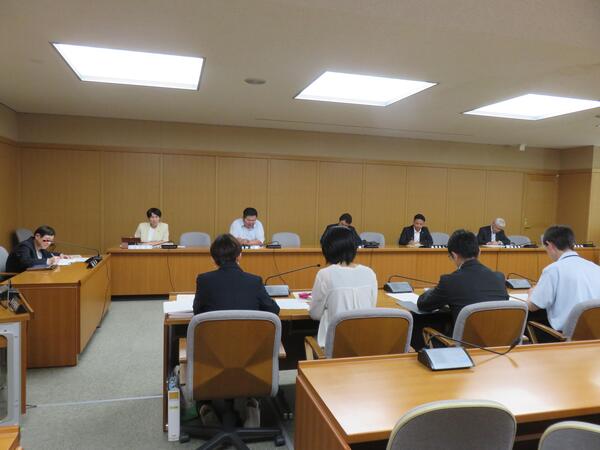 社会委員会ヒアリングの様子
