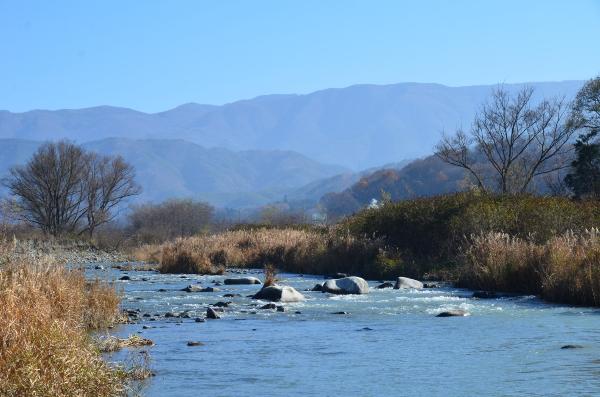 美篶青島を流れる三峰川（写真）