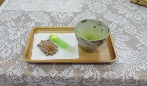 お茶とお菓子の写真