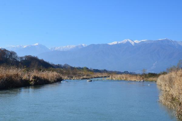 中央アルプスと三峰川(写真)